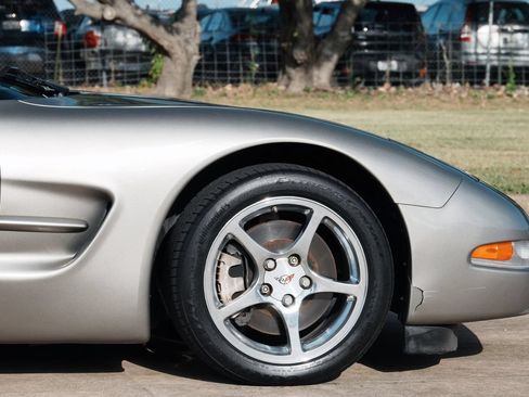 Used 2002 Chevrolet Corvette Convertible w/ Preferred Equipment Group2 RWD image 24