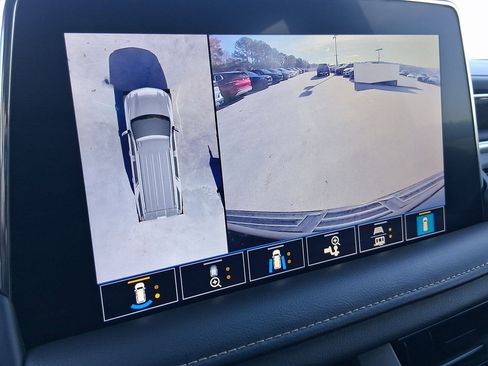 Used 2021 Chevrolet Tahoe Premier w/ Premium Package image 26