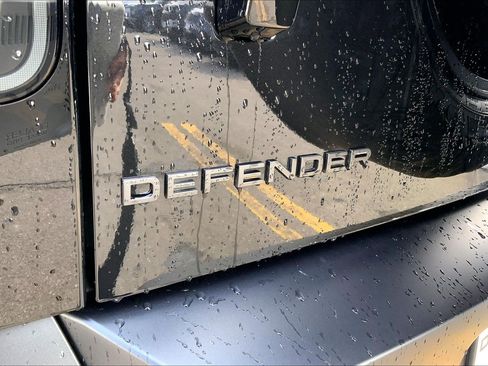 New 2026 Land Rover Defender 110 X-Dynamic SE image 15