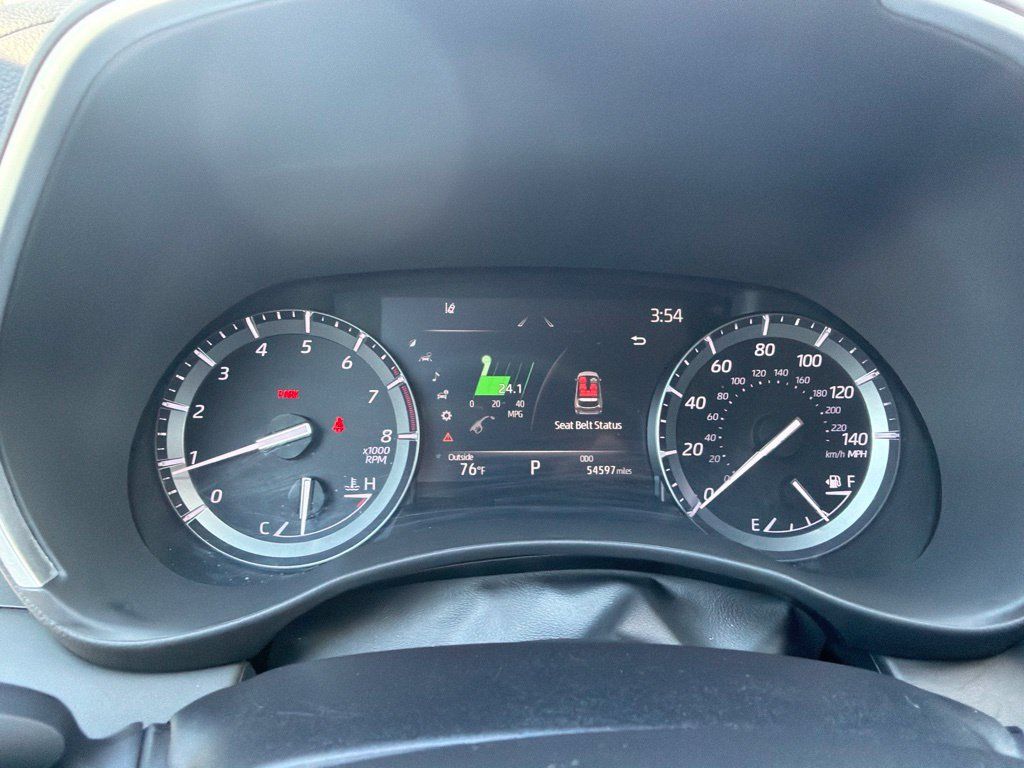 Used 2021 Toyota Highlander XLE AWD/4WD image 18