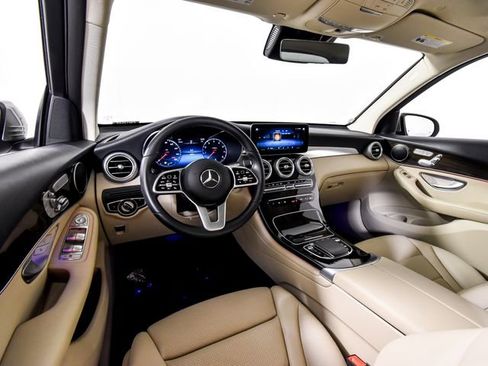 Certified 2022 Mercedes-Benz GLC 300 w/ Premium Package Lite image 21