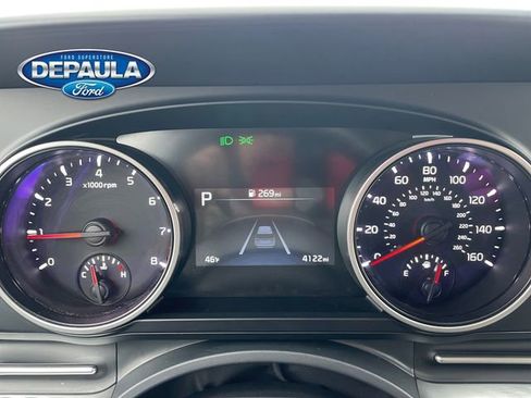 Used 2023 Kia Carnival LX image 2