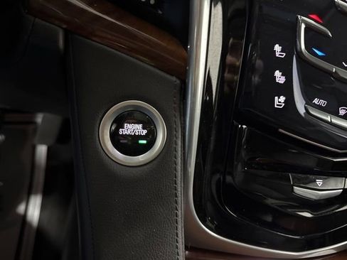 Used 2020 Cadillac Escalade ESV Luxury AWD/4WD image 15