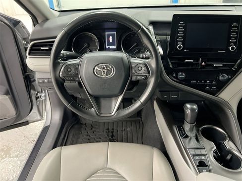 Used 2021 Toyota Camry SE image 19