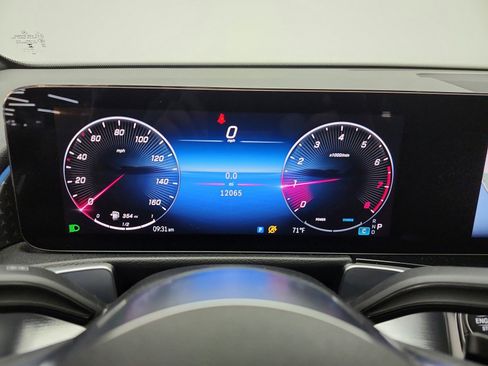 Used 2024 Mercedes-Benz GLB 250 image 10