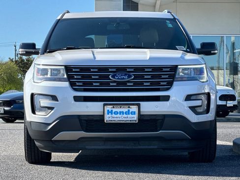Used 2017 Ford Explorer XLT w/ Equipment Group 202A image 5