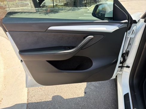 Used 2023 Tesla Model Y Long Range AWD/4WD image 18