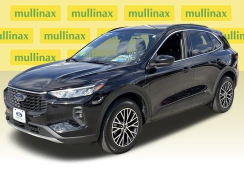 Certified 2025 Ford Escape SE image 12