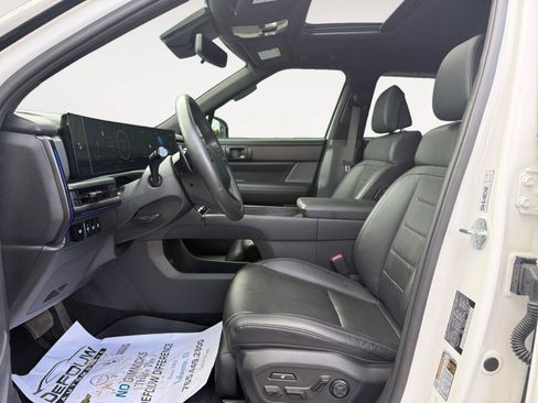 Used 2025 Hyundai Santa Fe Calligraphy AWD/4WD image 10