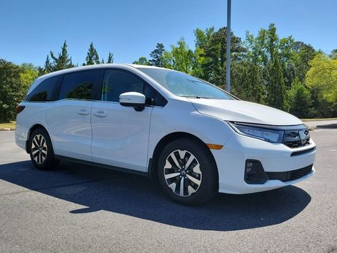 Certified 2026 Honda Odyssey EX-L image 3