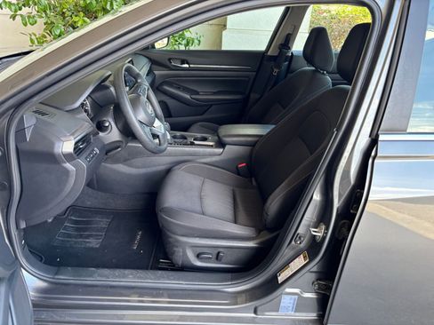 Used 2025 Nissan Altima 2.5 SV FWD image 28