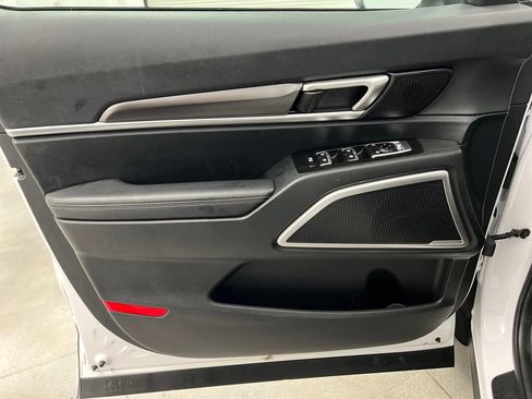 Used 2025 Kia Telluride S image 11