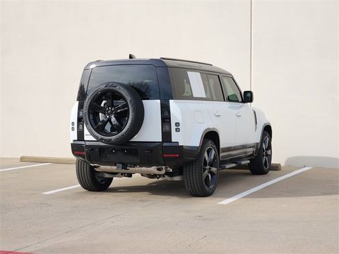 New 2026 Land Rover Defender 110 X-Dynamic SE image 4