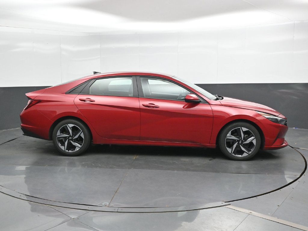 Used 2023 Hyundai Elantra SEL w/ Convenience Package FWD image 3