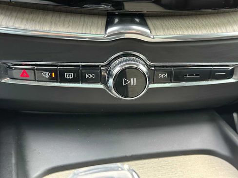 Certified 2021 Volvo XC60 T8 Inscription w/ Advanced Package image 28