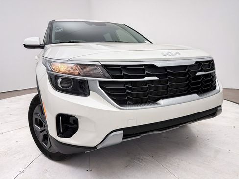 Certified 2024 Kia Seltos LX image 2