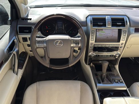 Used 2019 Lexus GX 460 image 11