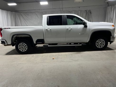 Used 2022 Chevrolet Silverado 2500 LT AWD/4WD image 8