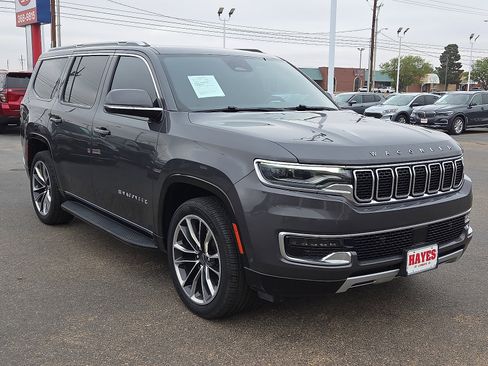 Used 2022 Jeep Wagoneer Series II w/ Premium Group I AWD/4WD image 5