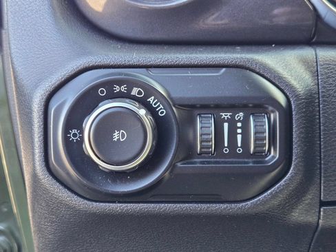 Used 2021 Jeep Wrangler Unlimited Sahara AWD/4WD image 18