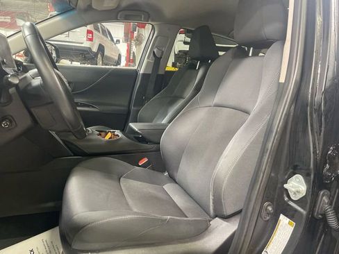 Used 2023 Toyota Venza LE image 11