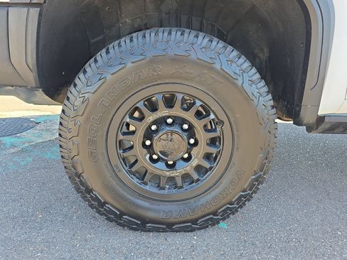 Used 2024 GMC Sierra 2500 AT4X w/ AT4X AEV Edition AWD/4WD image 9