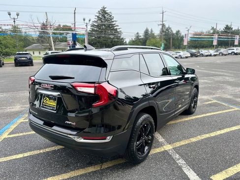 Used 2022 GMC Terrain AT4 image 4