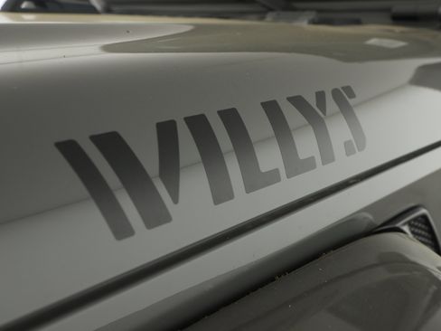 Used 2023 Jeep Gladiator Willys image 9