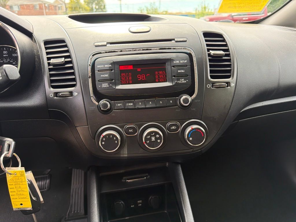 Used 2017 Kia Forte LX FWD image 19