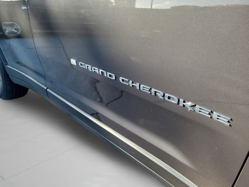 Certified 2022 Jeep Grand Cherokee Limited RWD image 30