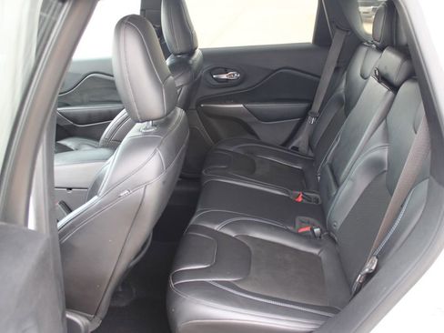 Used 2019 Jeep Cherokee Latitude Plus w/ Comfort/Convenience Group AWD/4WD image 7