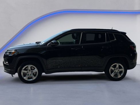 Used 2023 Jeep Compass Latitude w/ Convenience Group AWD/4WD image 3