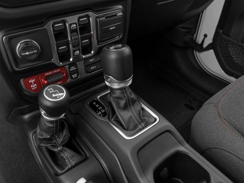 Used 2024 Jeep Wrangler Unlimited Rubicon AWD/4WD image 25