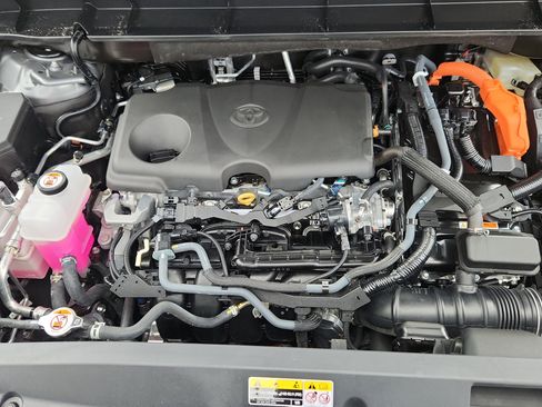 Certified 2025 Toyota Highlander XLE image 27