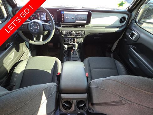 Used 2024 Jeep Wrangler Unlimited Sport AWD/4WD image 4