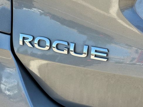 Used 2018 Nissan Rogue SL FWD image 28