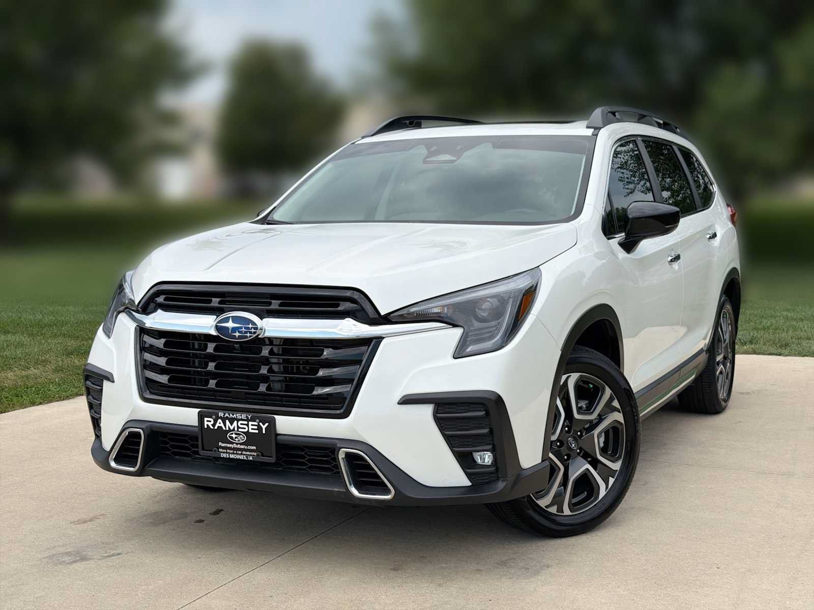Used 2025 Subaru Ascent Touring AWD/4WD image 1