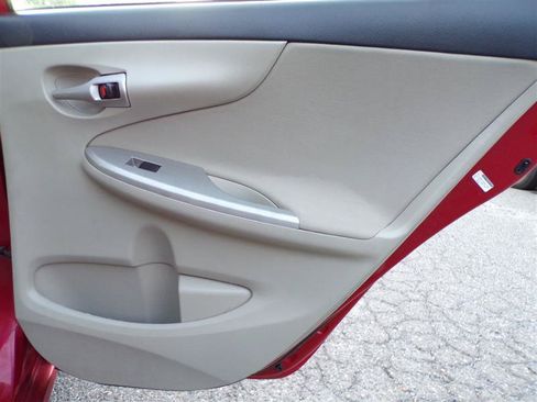 Used 2013 Toyota Corolla LE FWD image 24