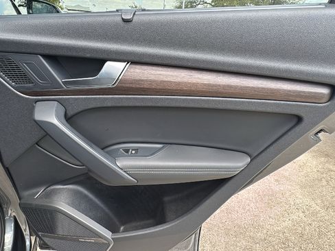 Used 2024 Audi Q5 2.0T Prestige w/ Prestige Package image 27