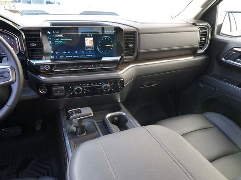 Used 2024 Chevrolet Silverado 1500 LT Trail Boss w/ Convenience Package II image 22