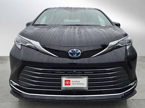 Used 2025 Toyota Sienna Platinum image 8