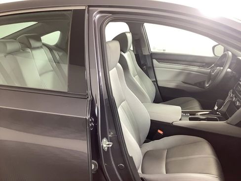 Used 2018 Honda Accord EX image 8