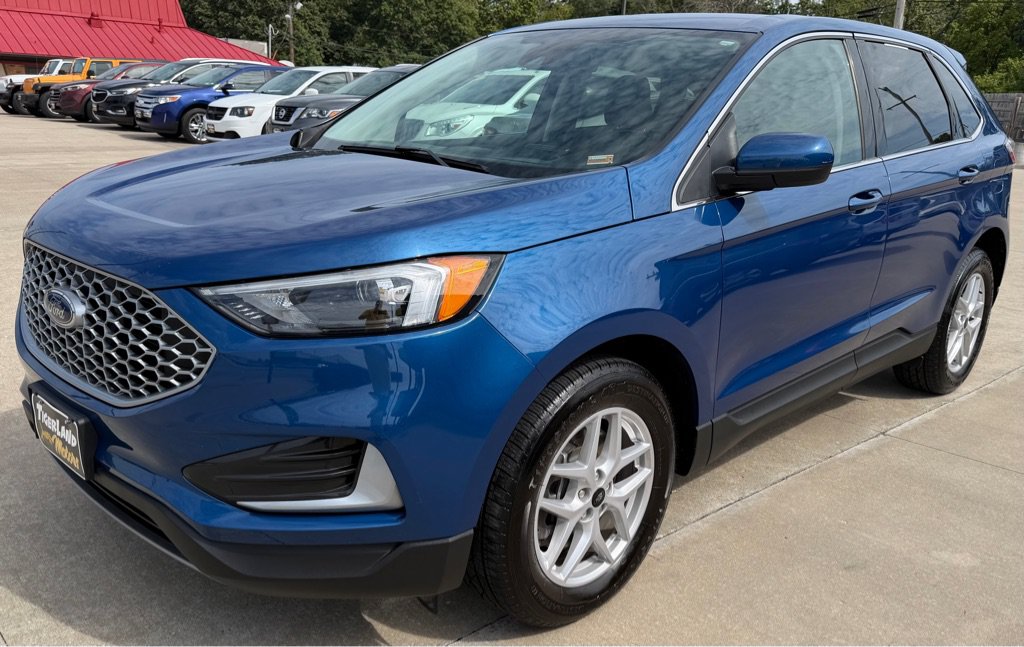 Used 2023 Ford Edge SEL AWD/4WD image 3