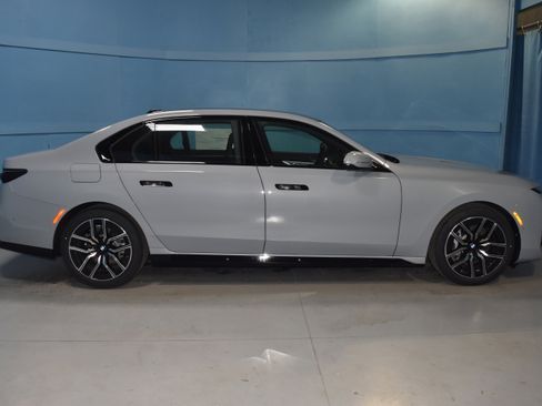 New 2026 BMW 740i xDrive w/ Executive Package image 17