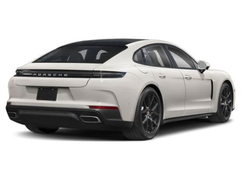 Used 2025 Porsche Panamera image 2