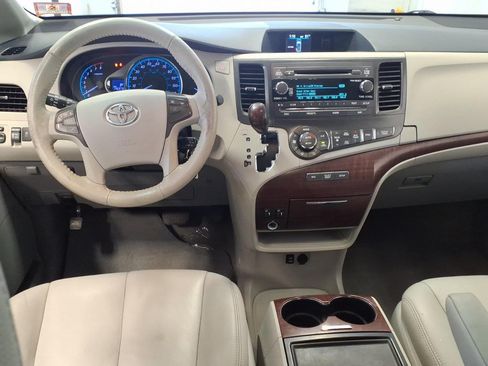 Used 2013 Toyota Sienna XLE AWD/4WD image 9