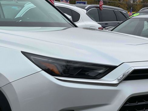 Used 2024 Toyota Grand Highlander AWD image 7