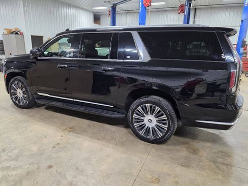 Used 2022 Cadillac Escalade ESV Luxury AWD/4WD image 6