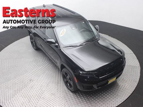 Used 2023 Jeep Grand Cherokee L Laredo AWD/4WD image 3