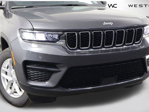 Used 2025 Jeep Grand Cherokee Laredo X w/ Trailer Tow Package AWD/4WD image 45